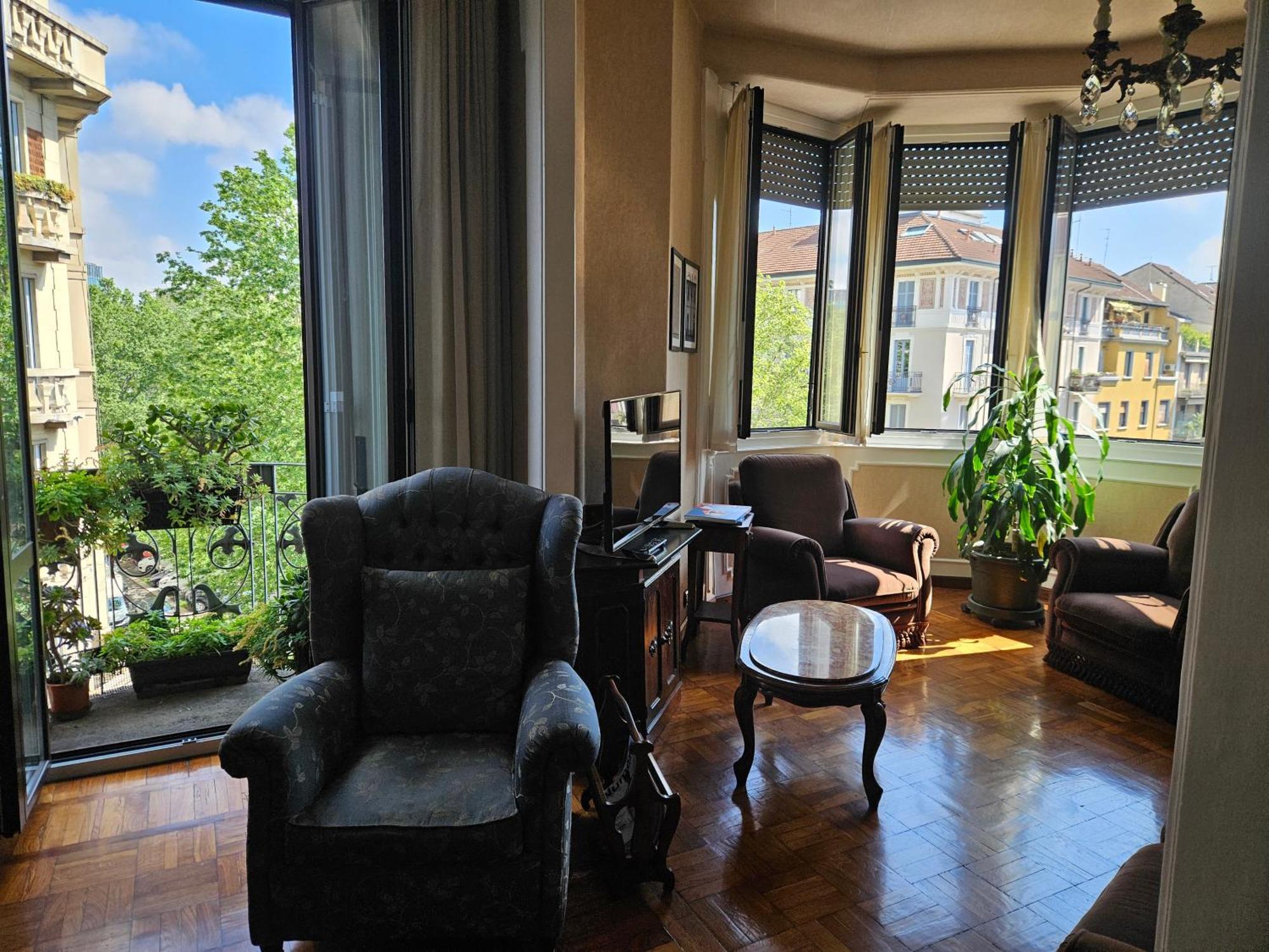 Homegallery - Elegante Appartamento Milanese Milão Exterior foto