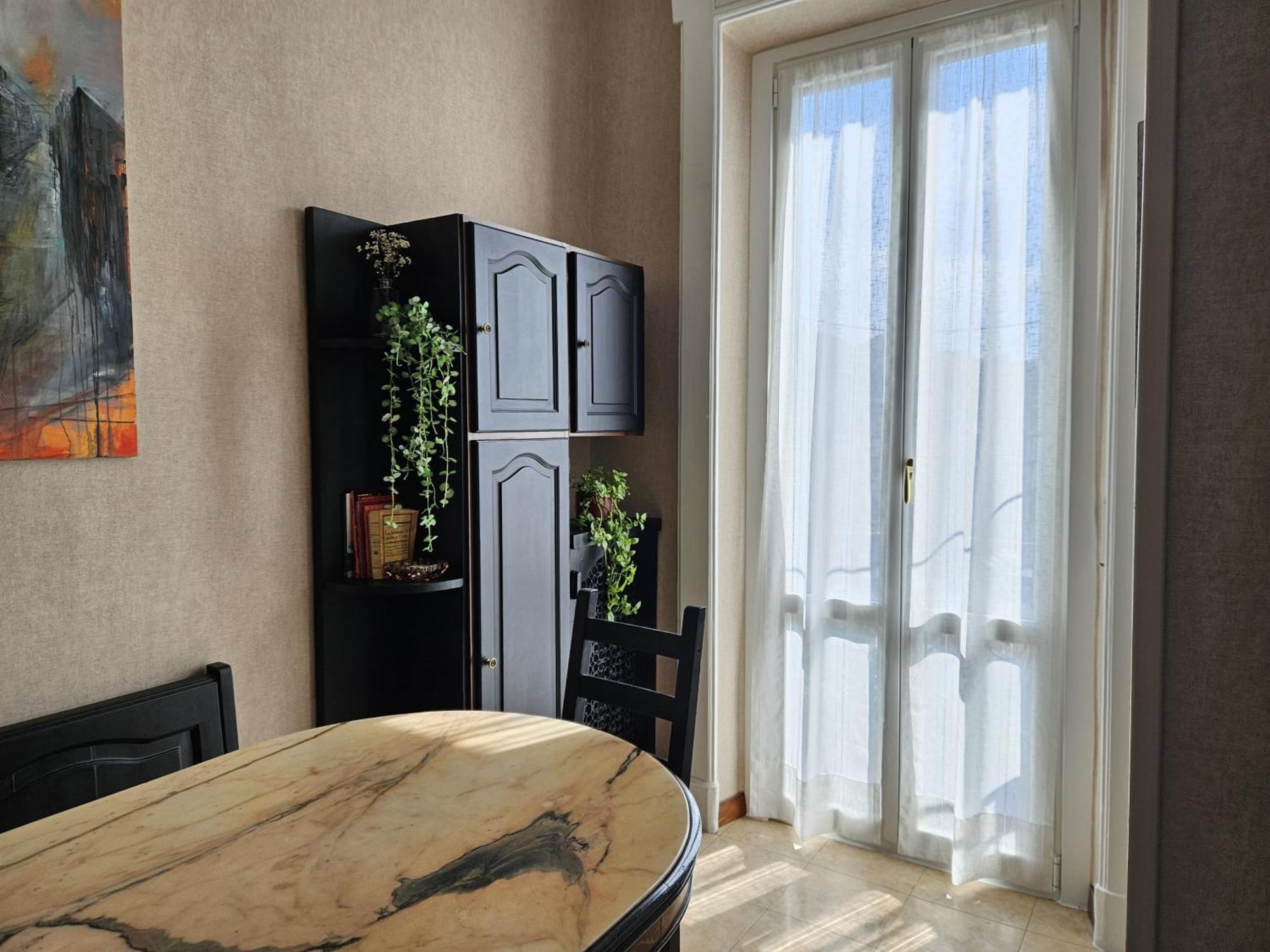 Homegallery - Elegante Appartamento Milanese Milão Exterior foto