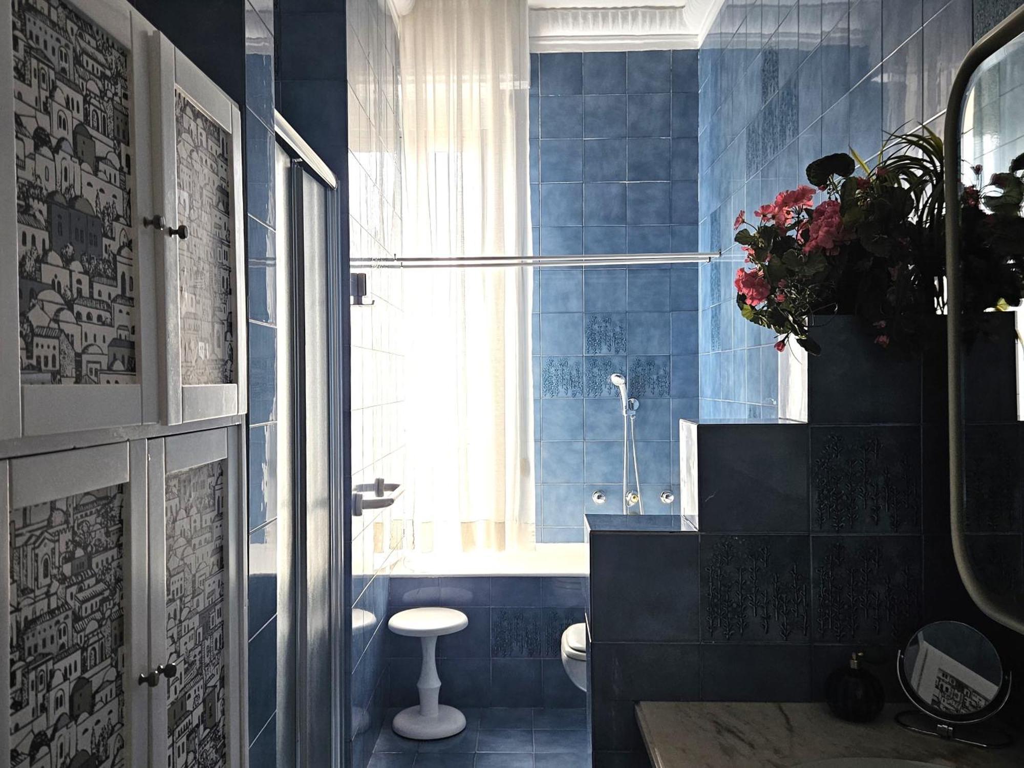 Homegallery - Elegante Appartamento Milanese Milão Exterior foto