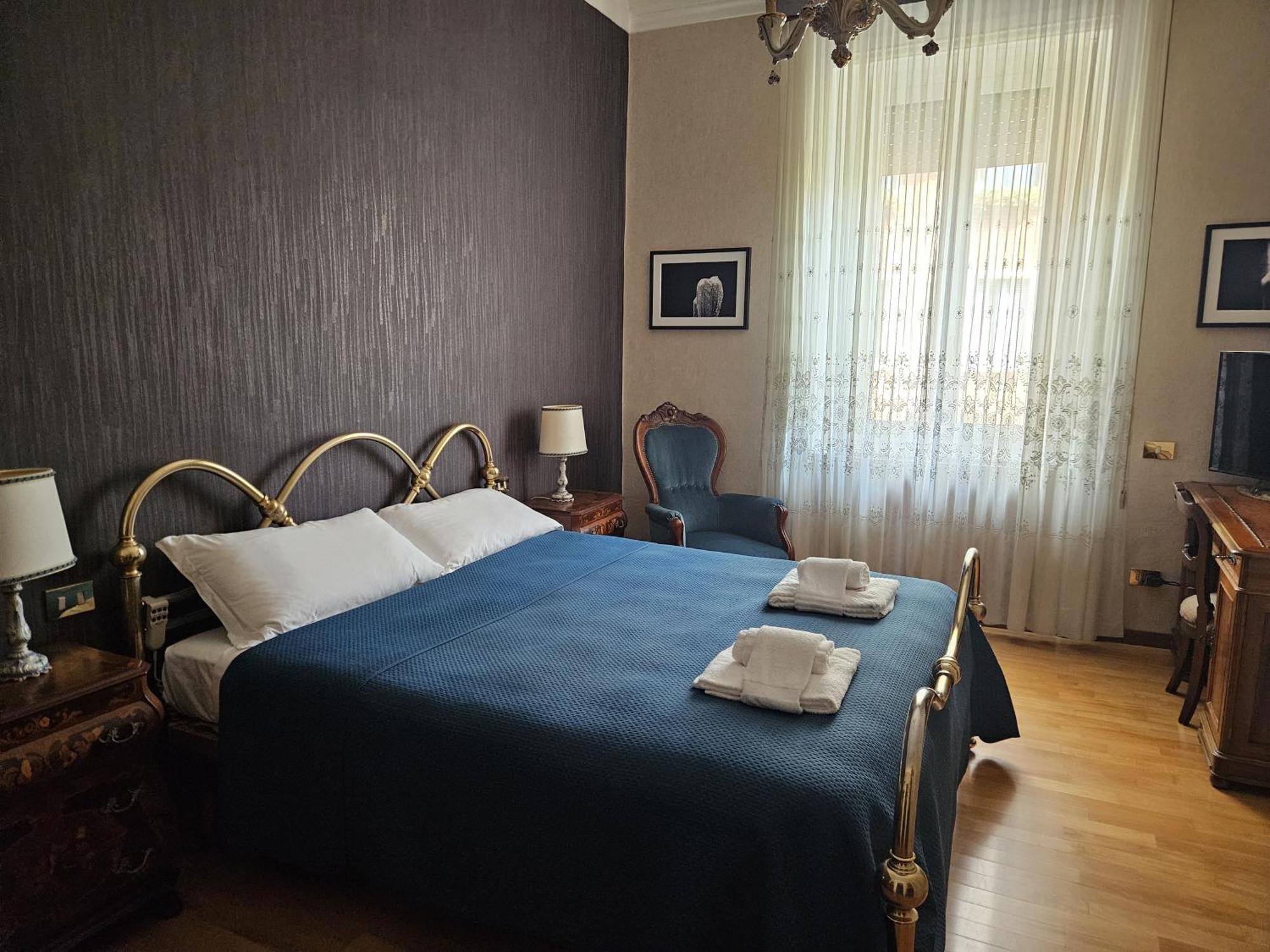 Homegallery - Elegante Appartamento Milanese Milão Exterior foto