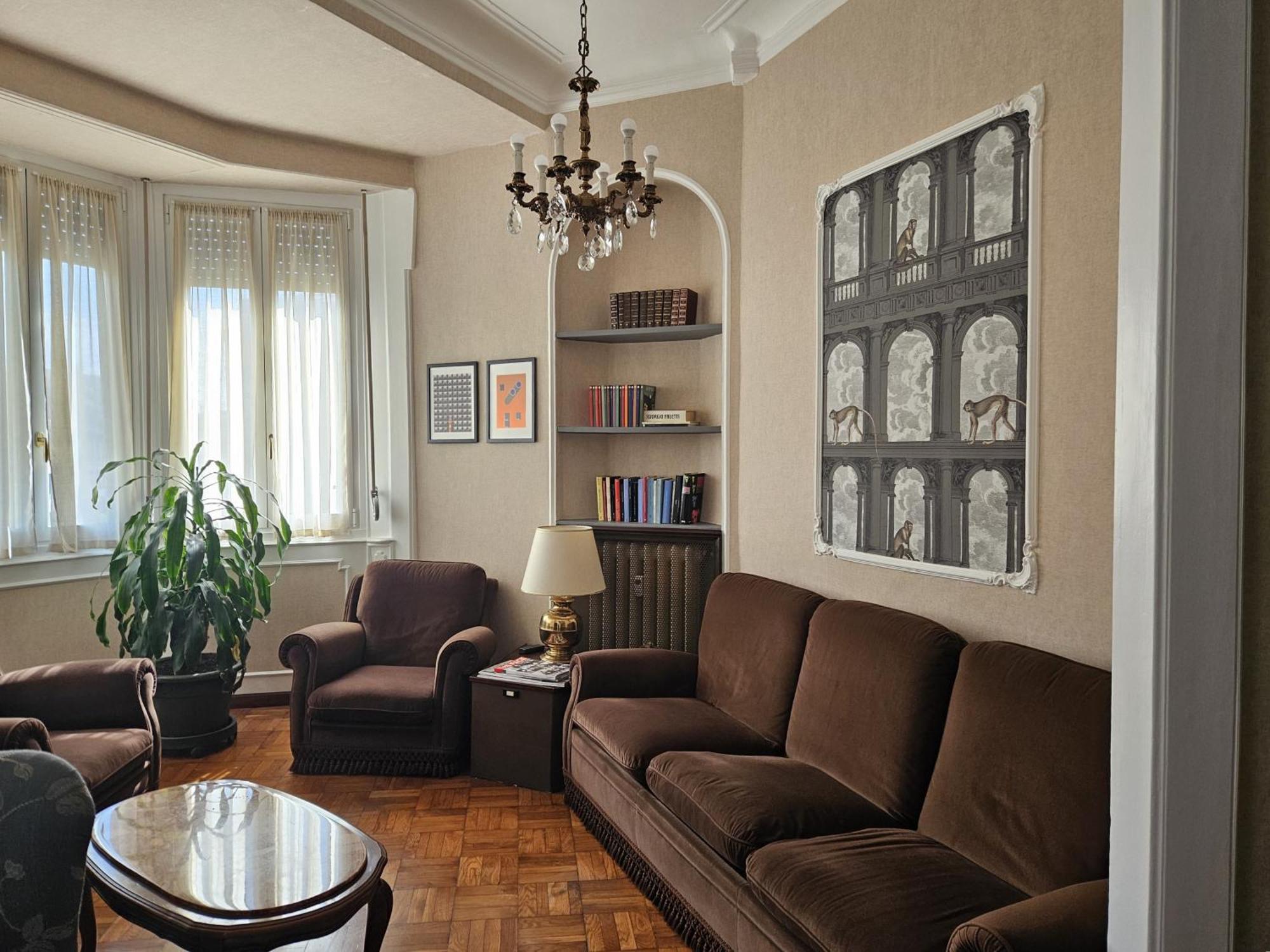 Homegallery - Elegante Appartamento Milanese Milão Exterior foto