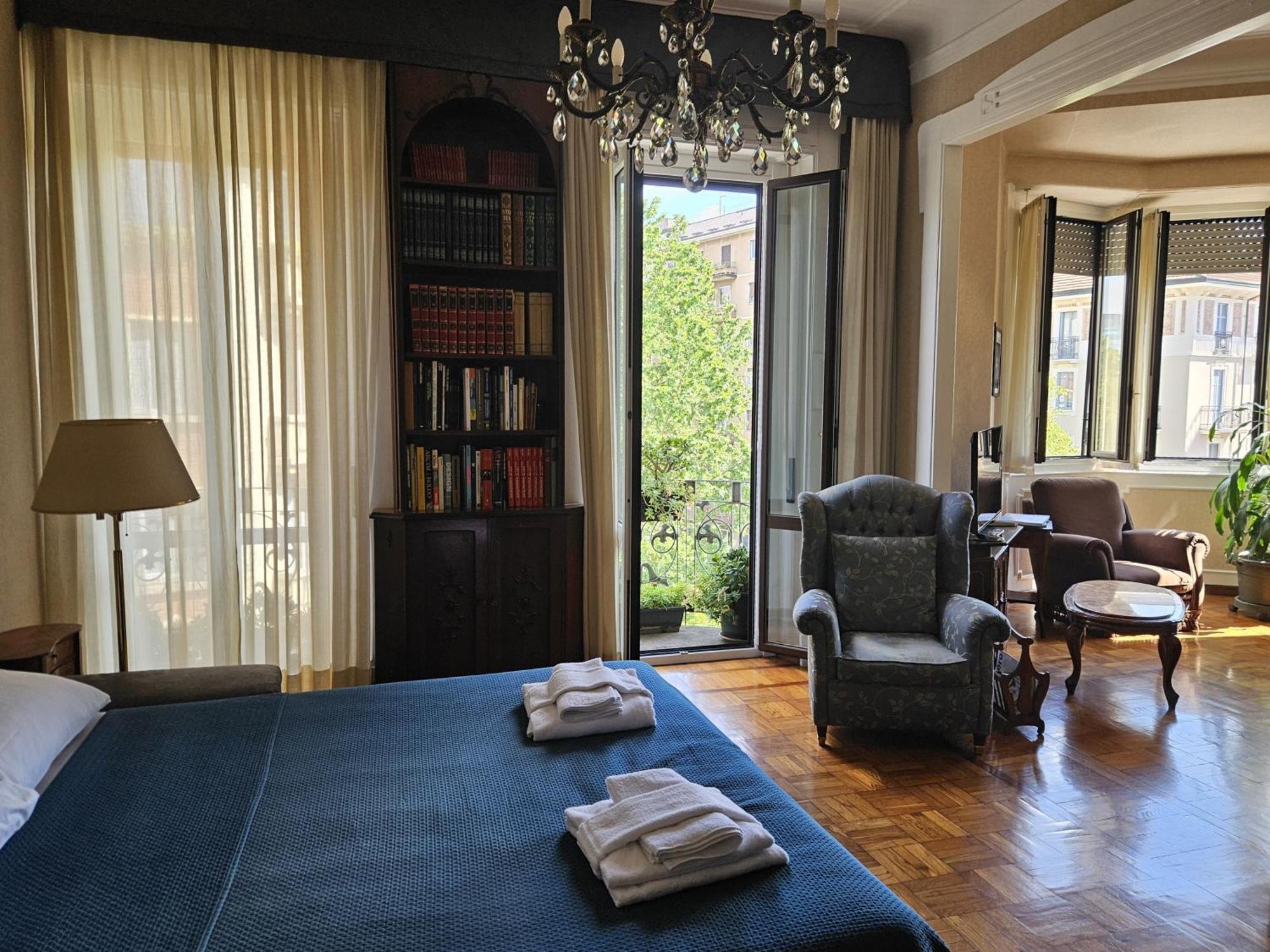 Homegallery - Elegante Appartamento Milanese Milão Exterior foto