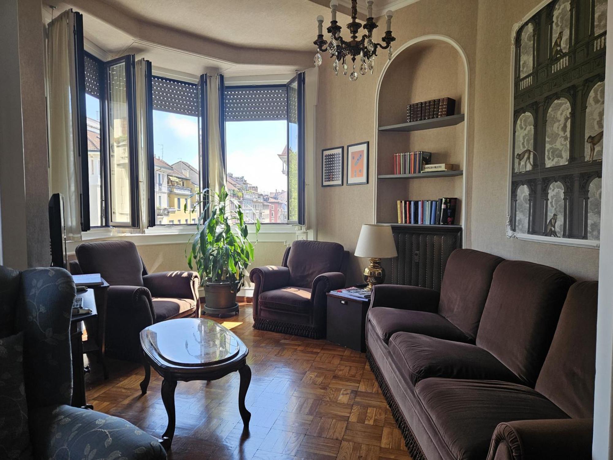 Homegallery - Elegante Appartamento Milanese Milão Exterior foto